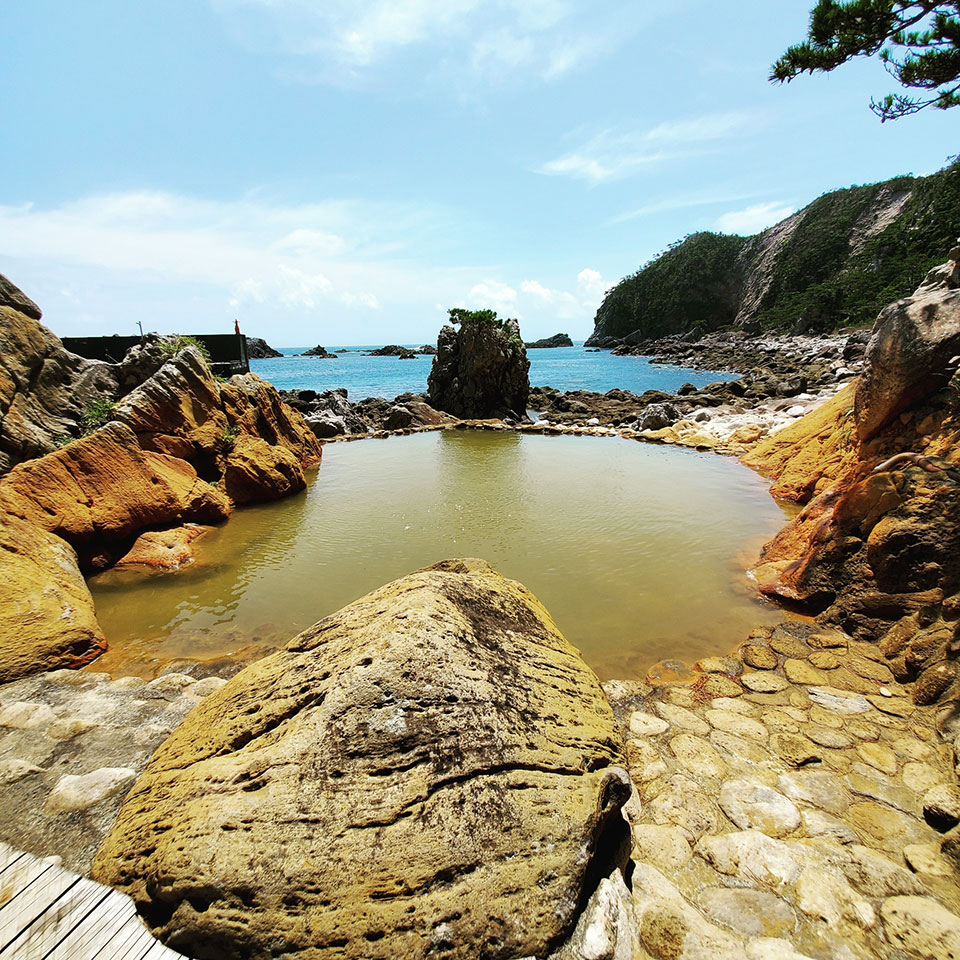 島でみつけた自然部門優秀賞　homarets1205さんの作品「初来訪！式根島で見つけた癒しの天然温泉」